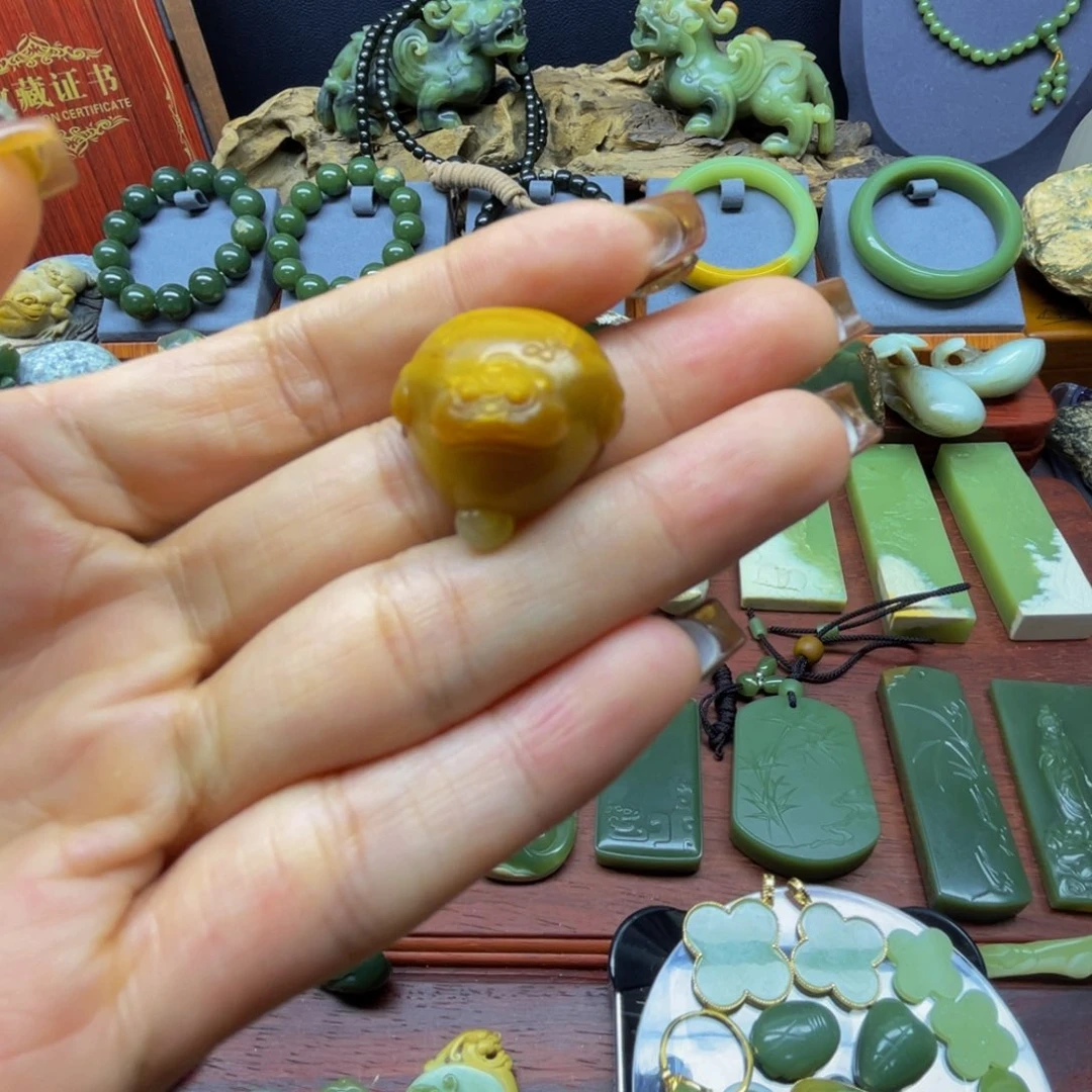 颈饰未镶嵌岫岩河磨玉（透闪石质玉）停***間