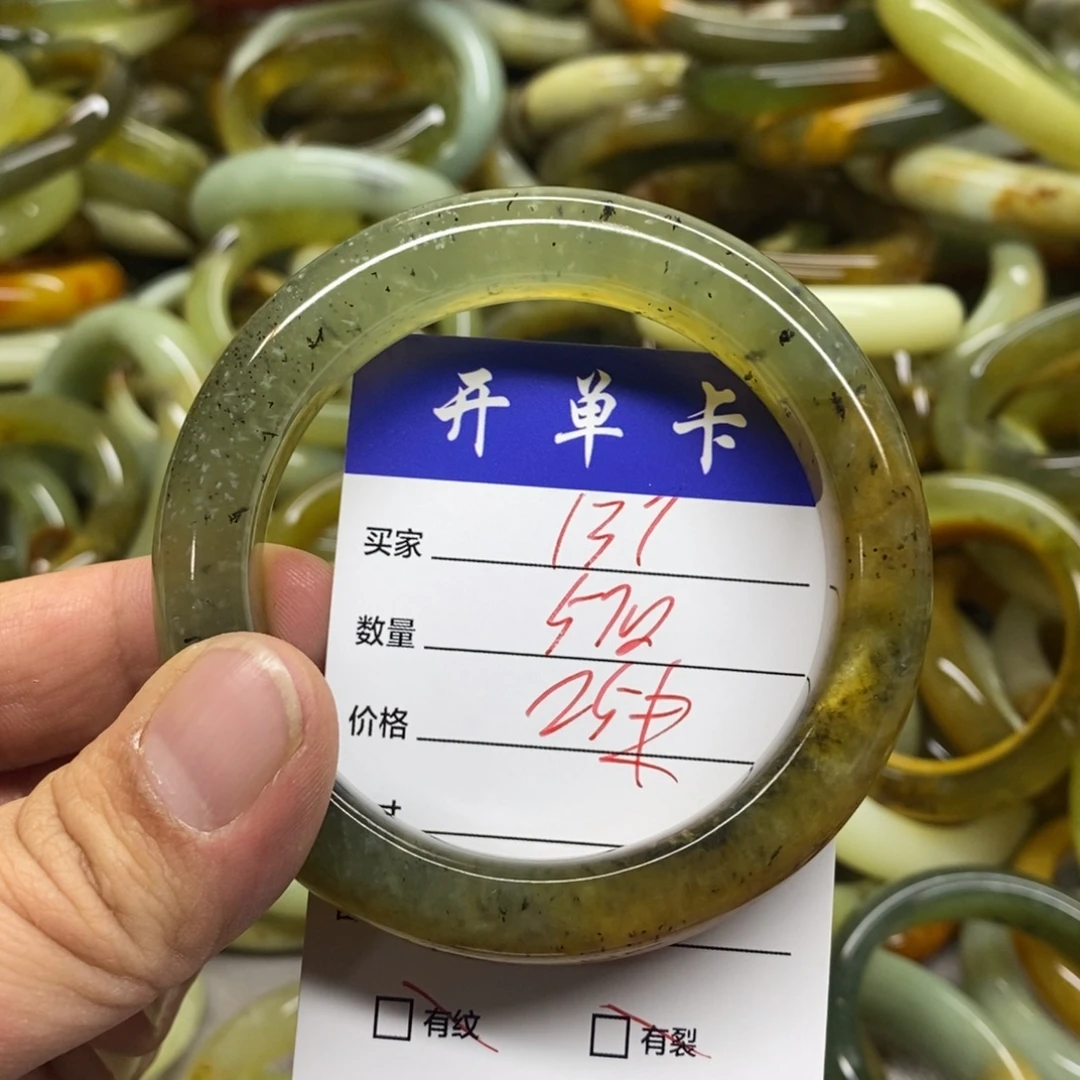 蛇纹石玉未镶嵌手镯