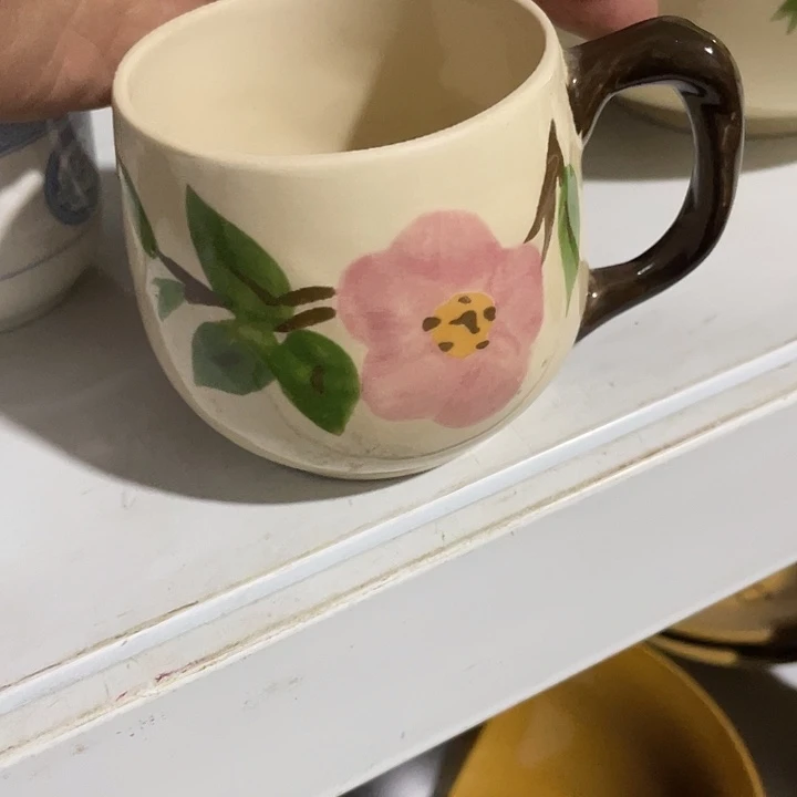 杯紫*瓷片 粉花杯子一个