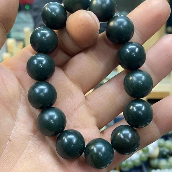 能***豆和田玉（糖玉）未镶嵌颈饰