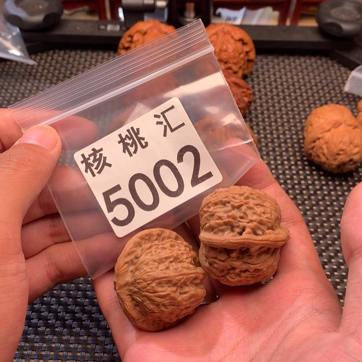 文玩核桃吊坠金麒麟