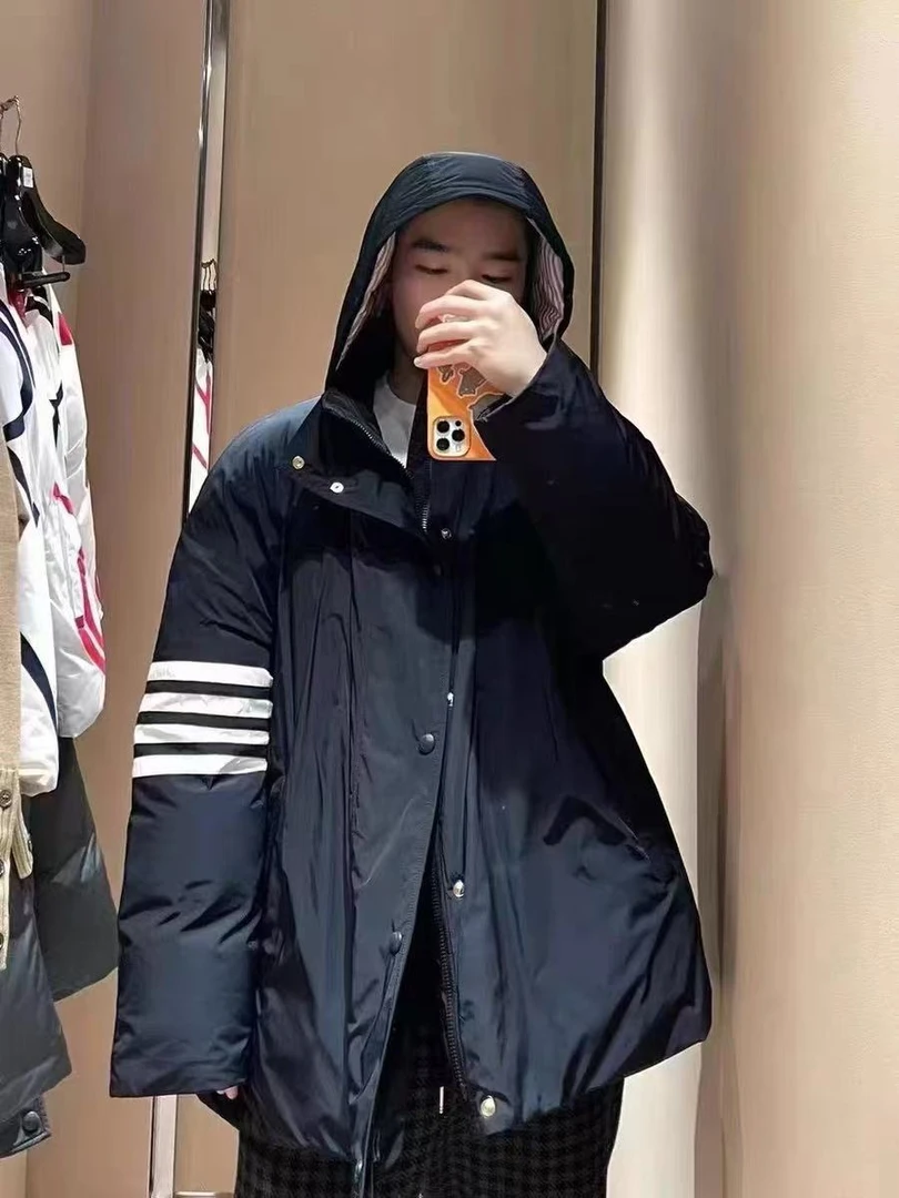 到手四杆T老师经典男女白鹅绒短款派克服羽绒服左臂四纹款