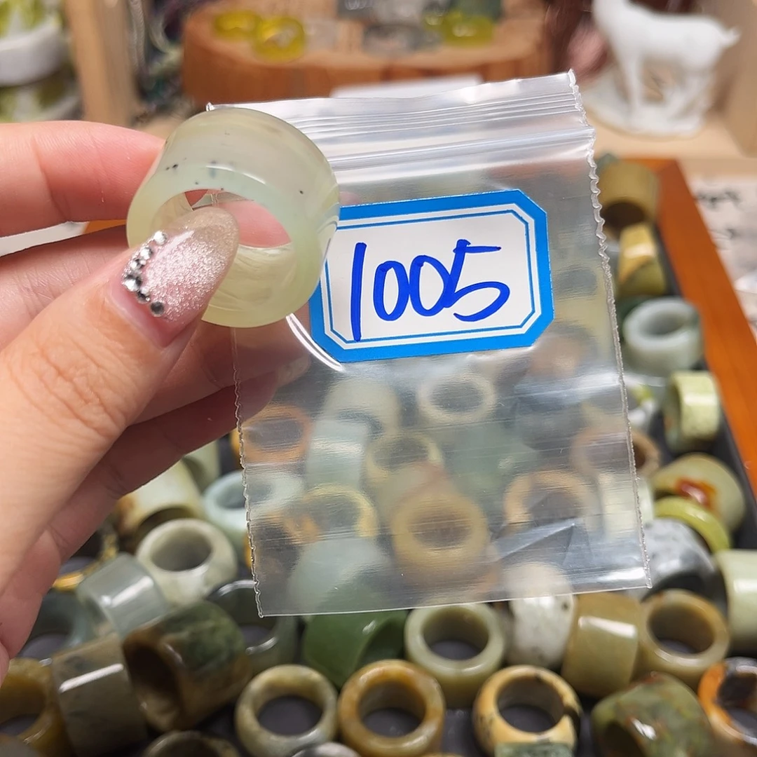 小***子蛇纹石玉未镶嵌戒指