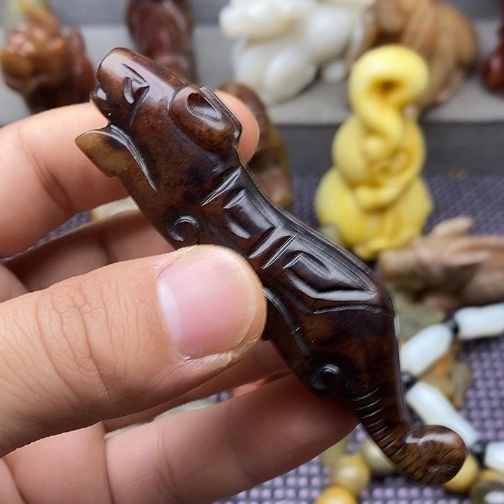 未镶嵌蛇纹石玉颈饰