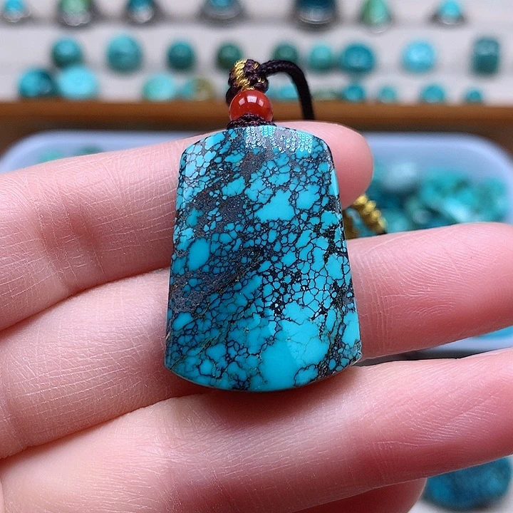 绿松石颈饰未镶嵌