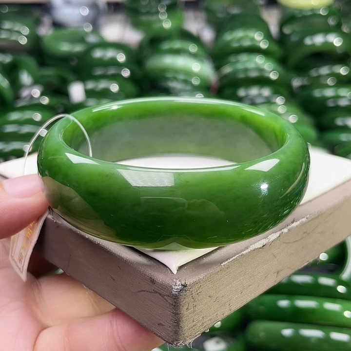 未镶嵌手镯和田玉（碧玉）