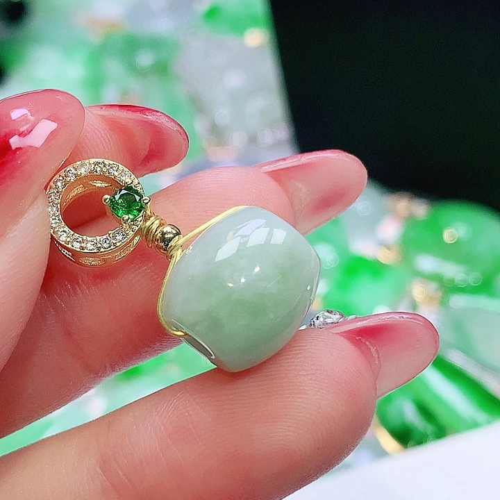 翡翠未镶嵌颈饰翡翠