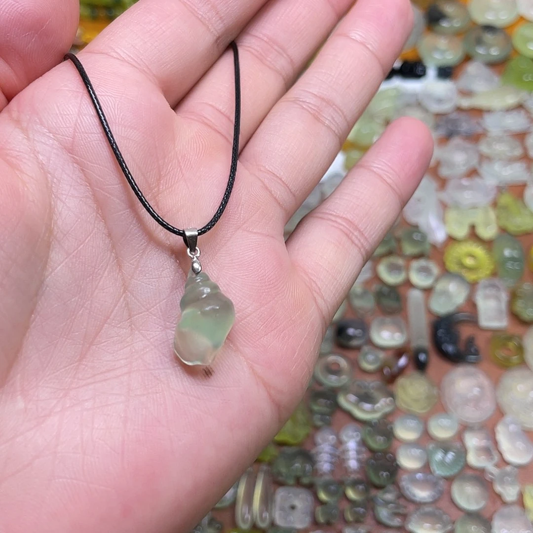 蛇纹石玉未镶嵌吊坠穆*