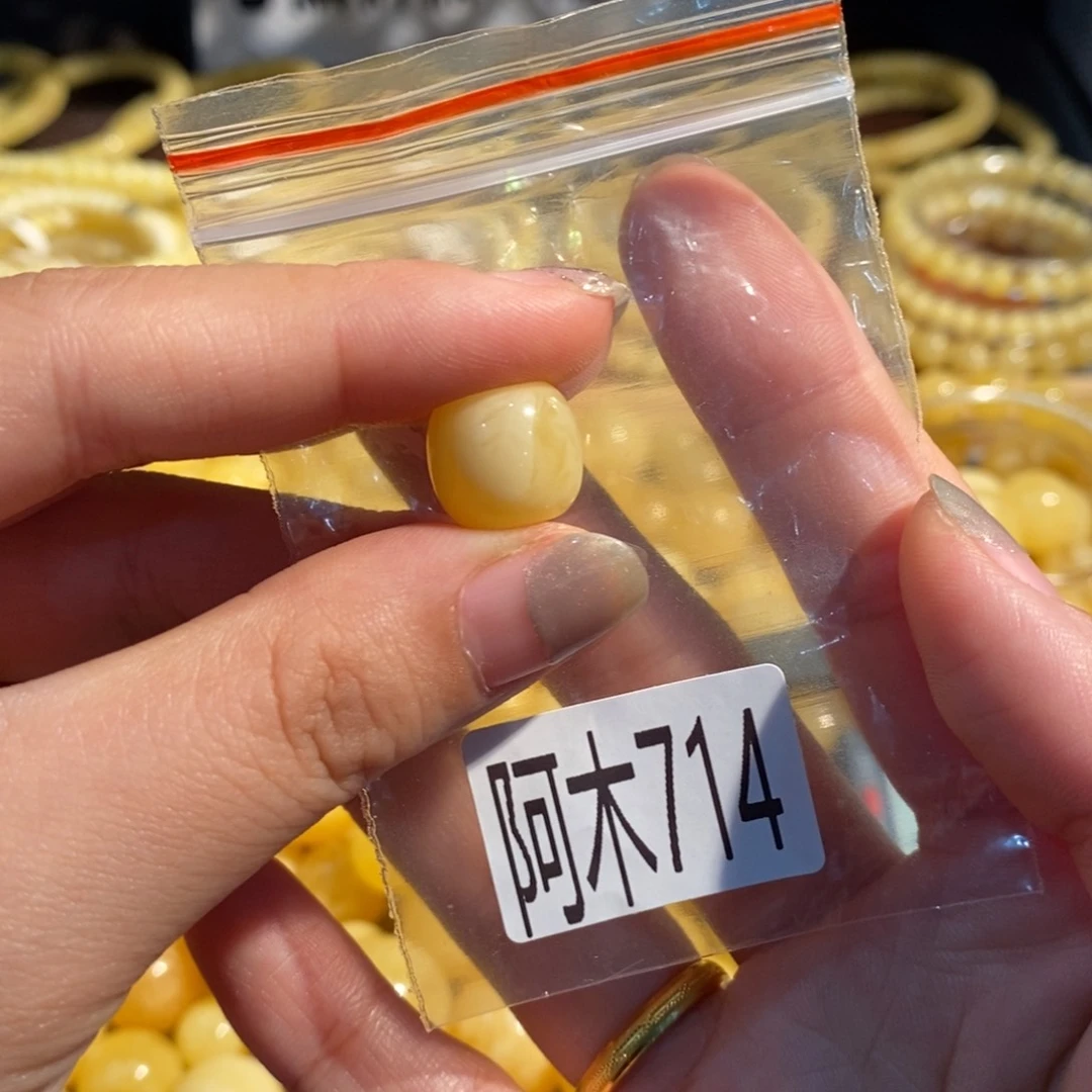未镶嵌琥珀珠宝奇石714