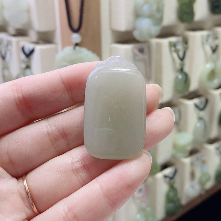 队***7和田玉未镶嵌颈饰