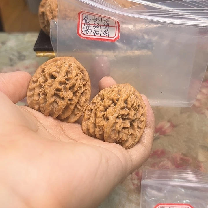 文玩核桃把件盘龙虎头