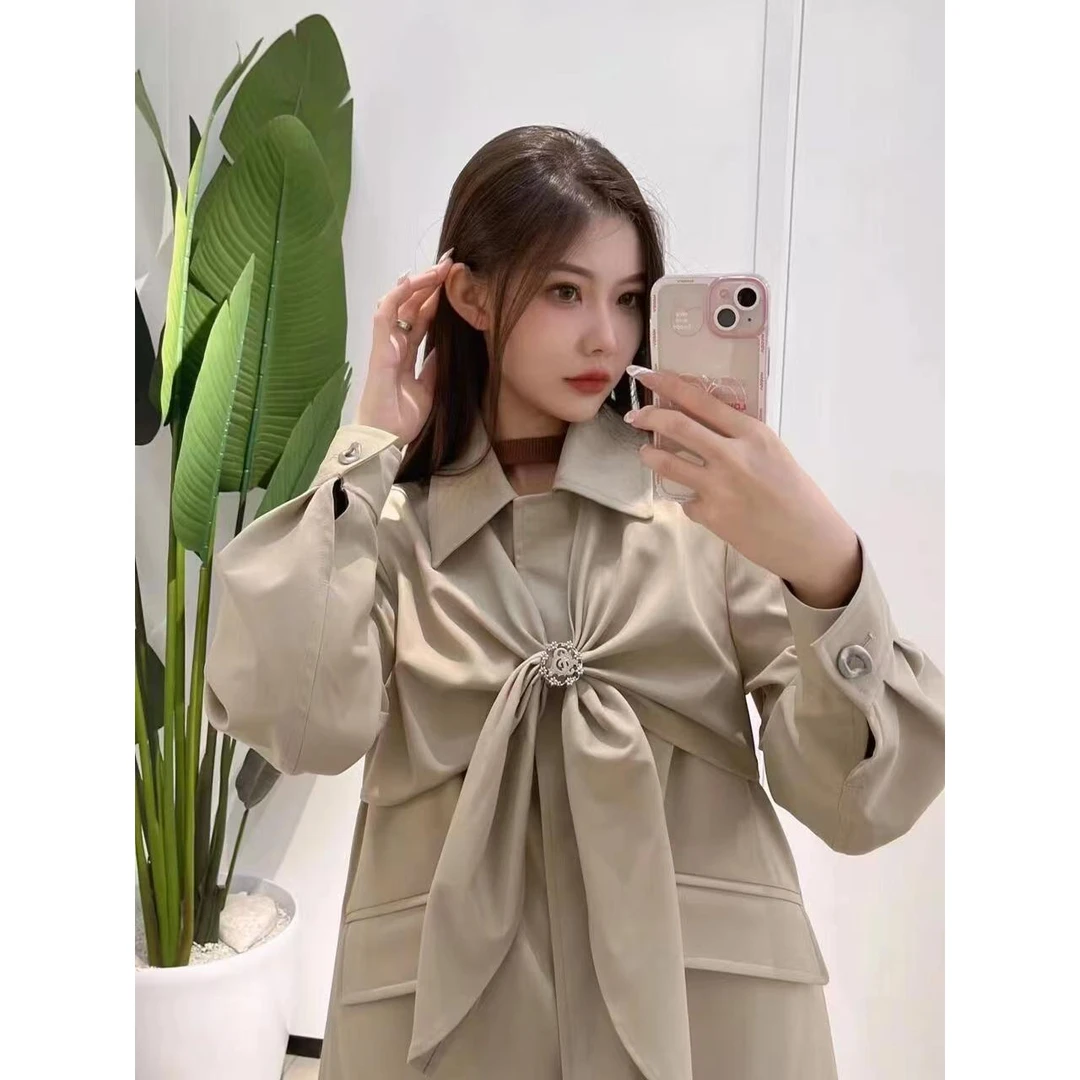 【0111】斯文蝴蝶结风衣（不含配饰）