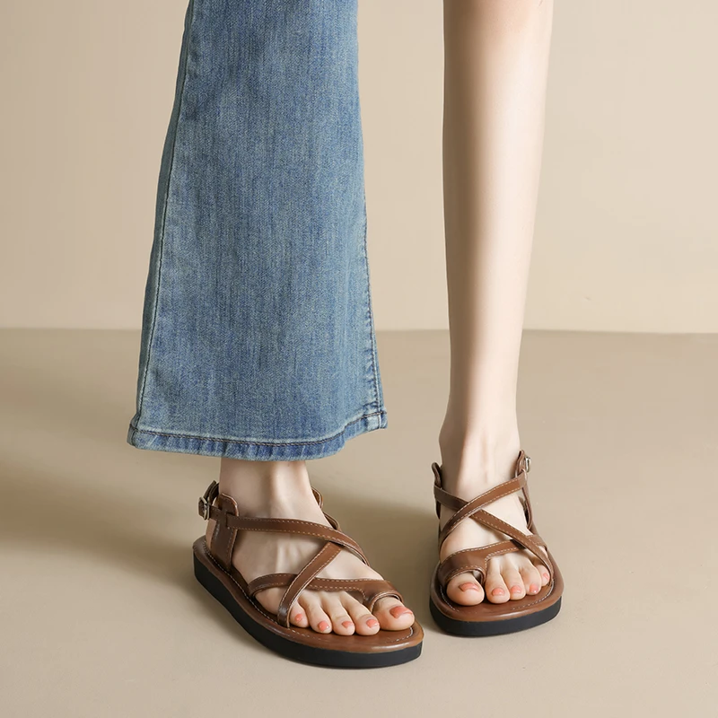 真皮平底罗马凉鞋女夏2025新款休闲沙滩鞋厚底凉拖大码女鞋41到43