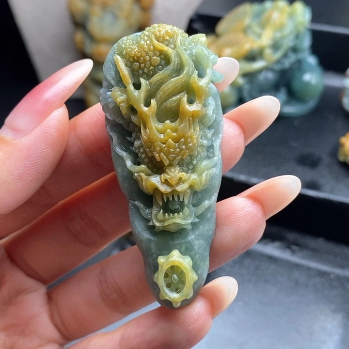 定制翡翠未镶嵌龙牌