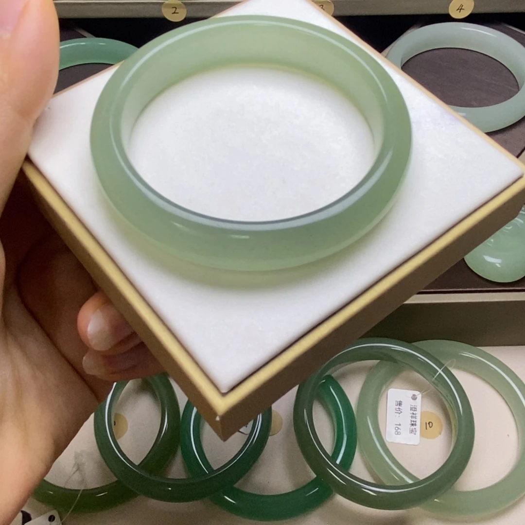 东陵石未镶嵌手镯