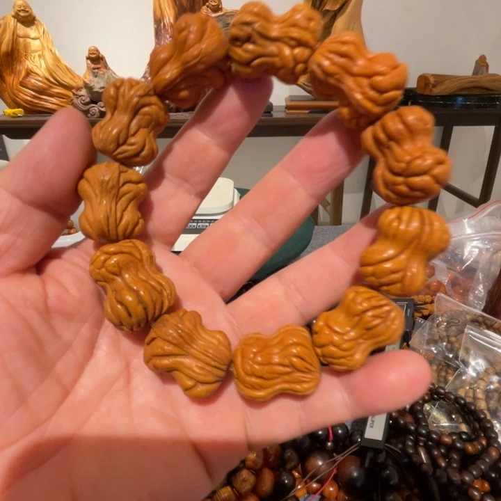 用***4柏木（崖柏）龙纹桃核手串
