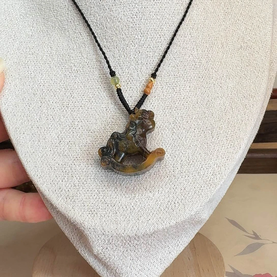 岫玉未镶嵌吊坠(赠链)