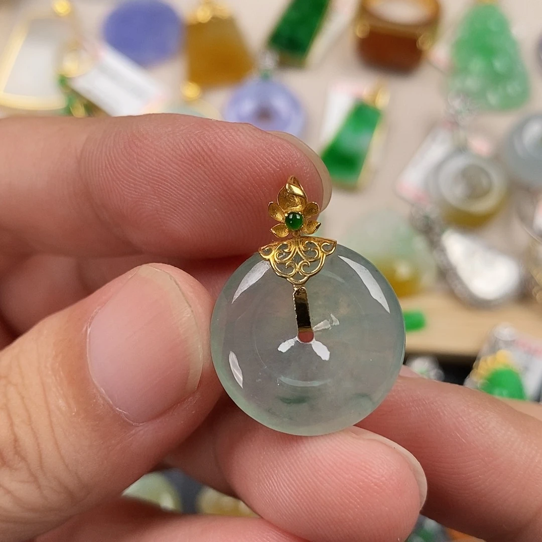 翡翠18K金镶嵌颈饰翡翠