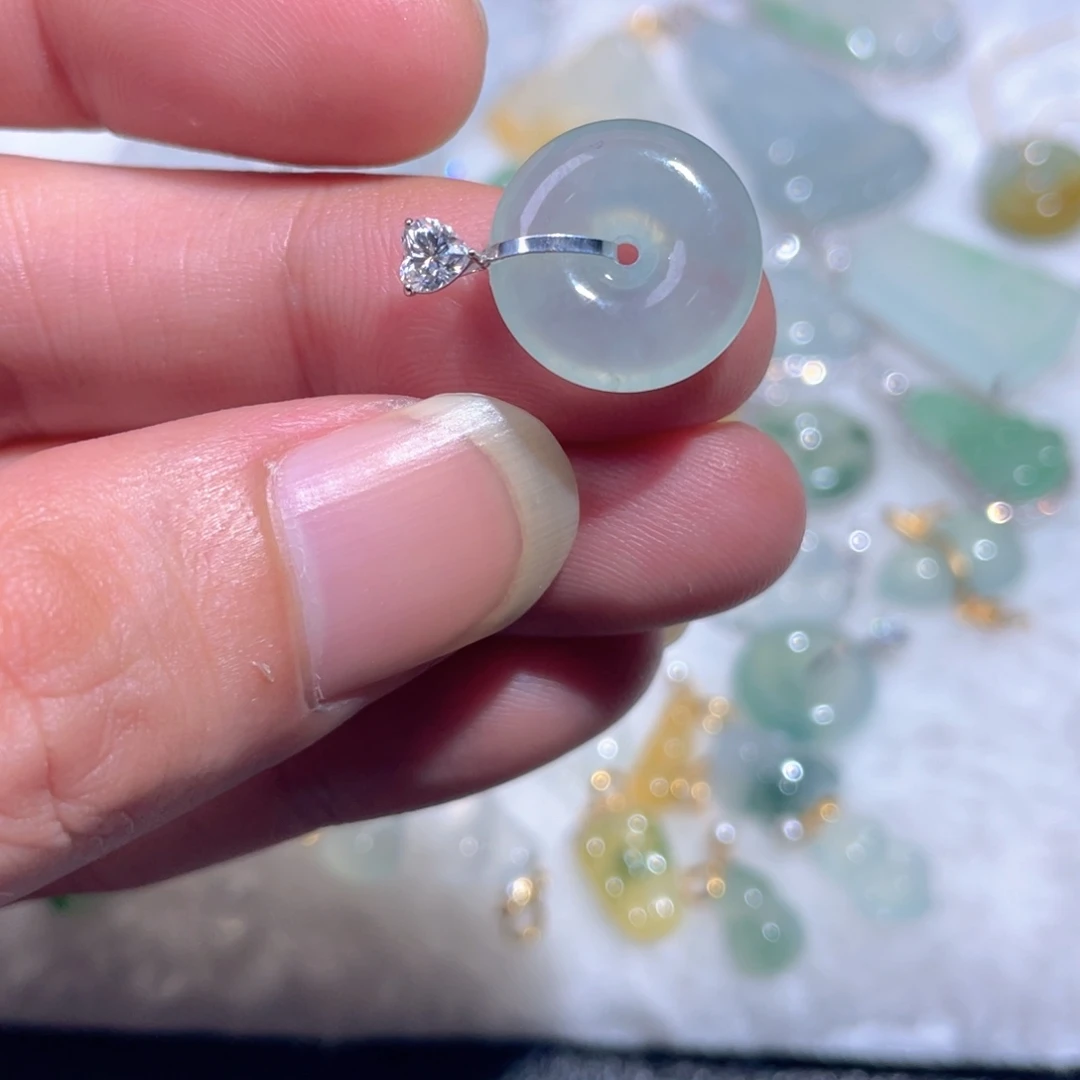 翡翠18K金镶嵌颈饰翡翠