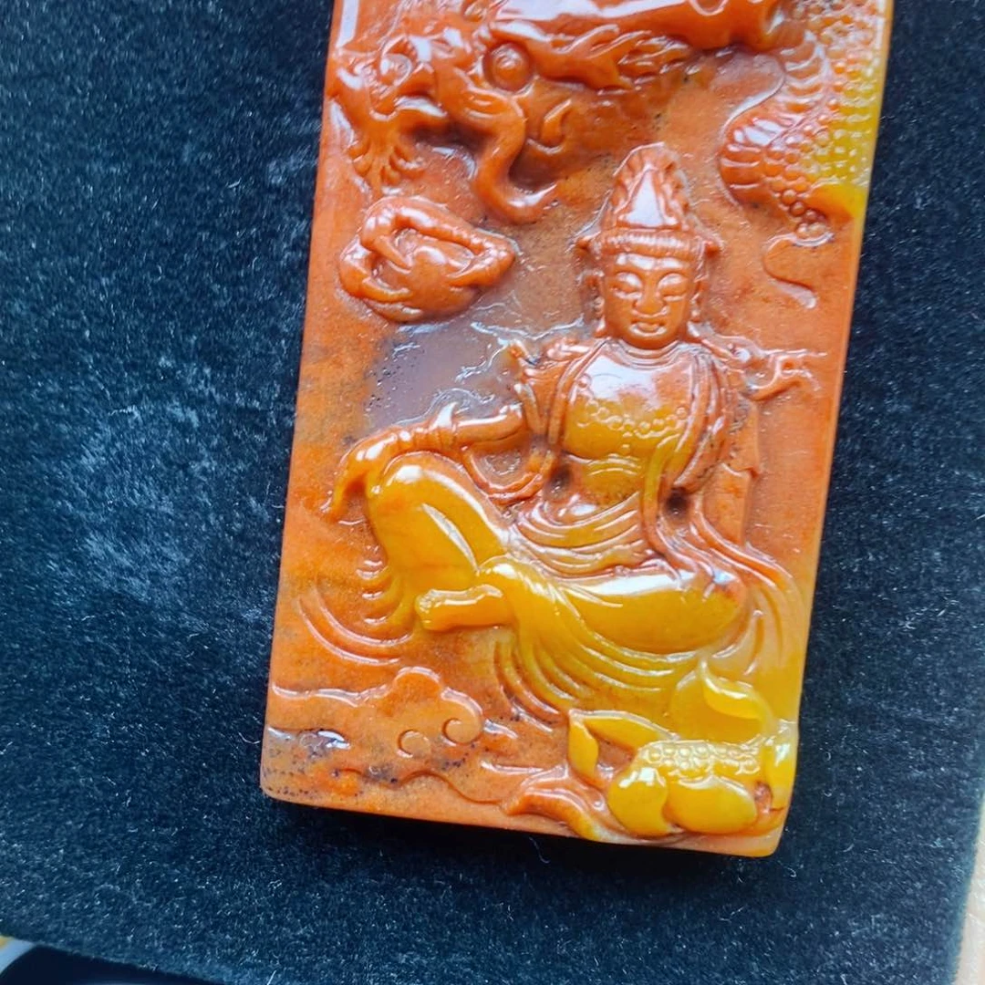 未镶嵌石英质玉（黄龙玉）颈饰