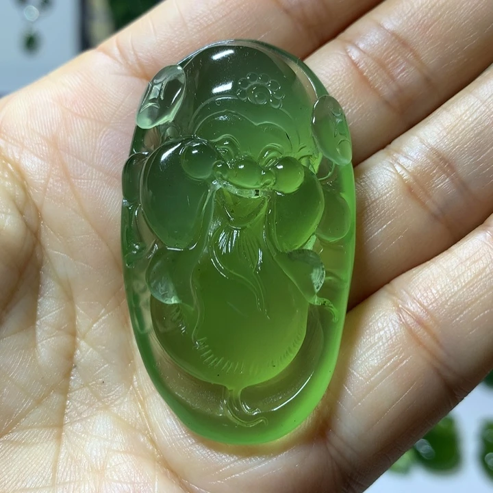 岫玉未镶嵌颈饰吊坠