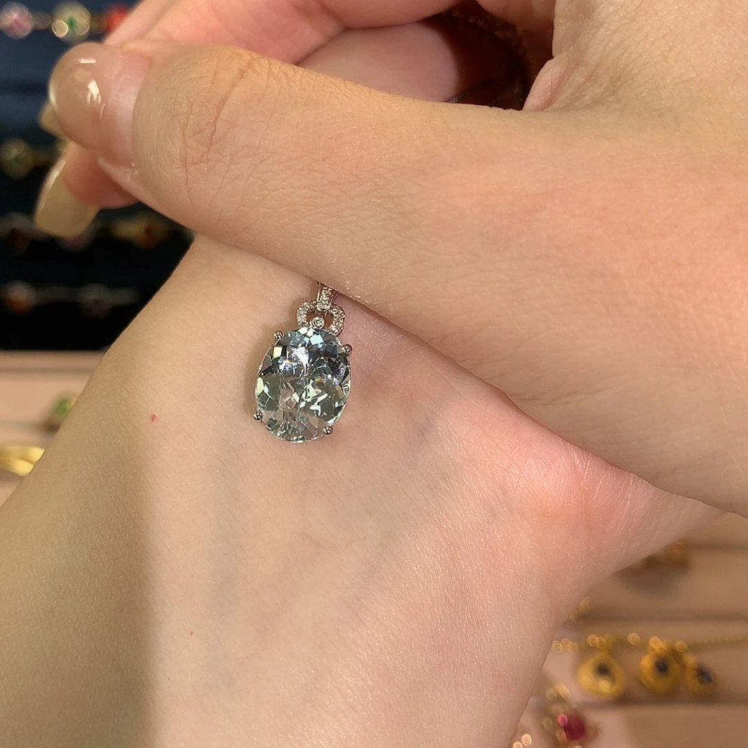 刘***儿18K金镶嵌海蓝宝石吊坠(不含链)