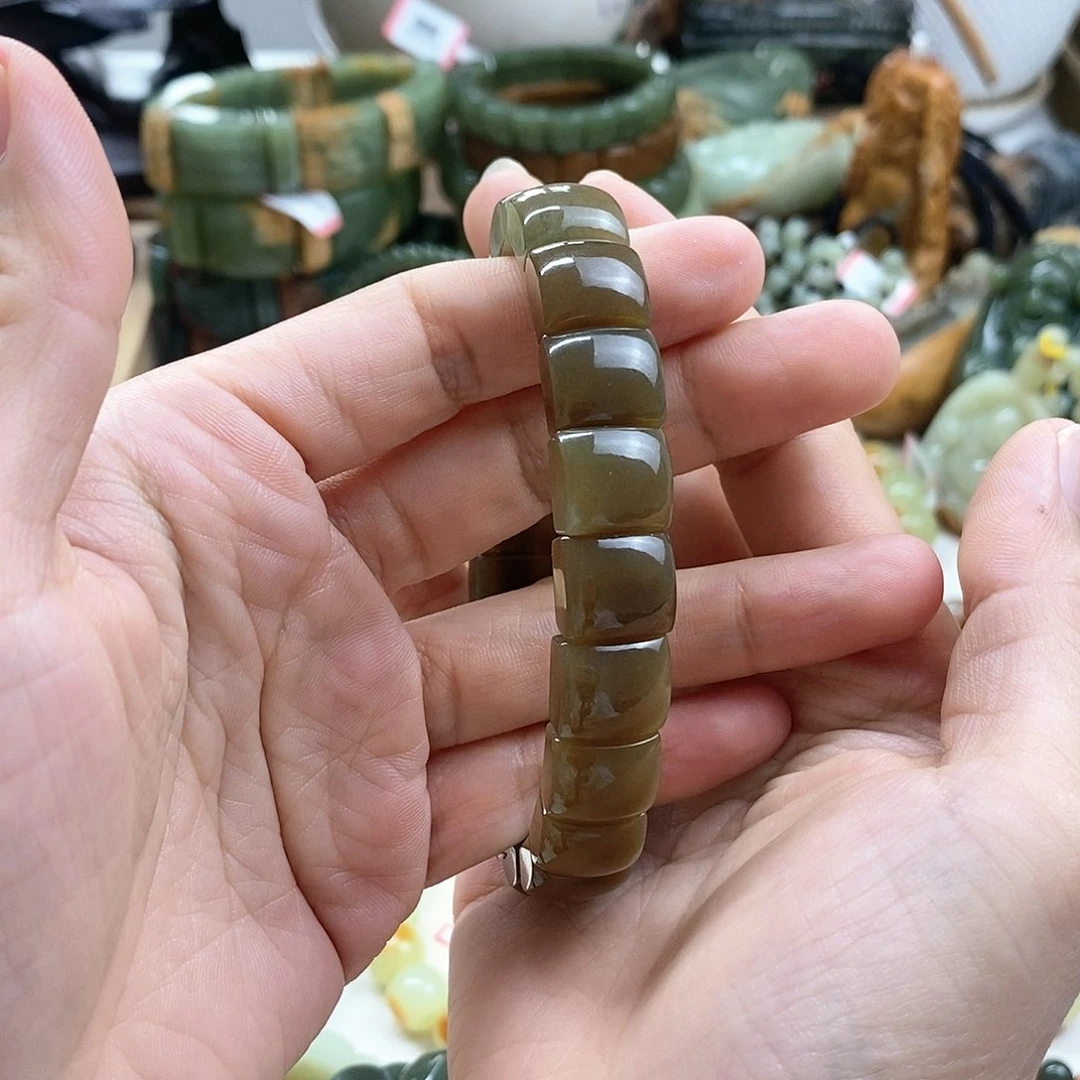 手链未镶嵌透闪石质玉年**余