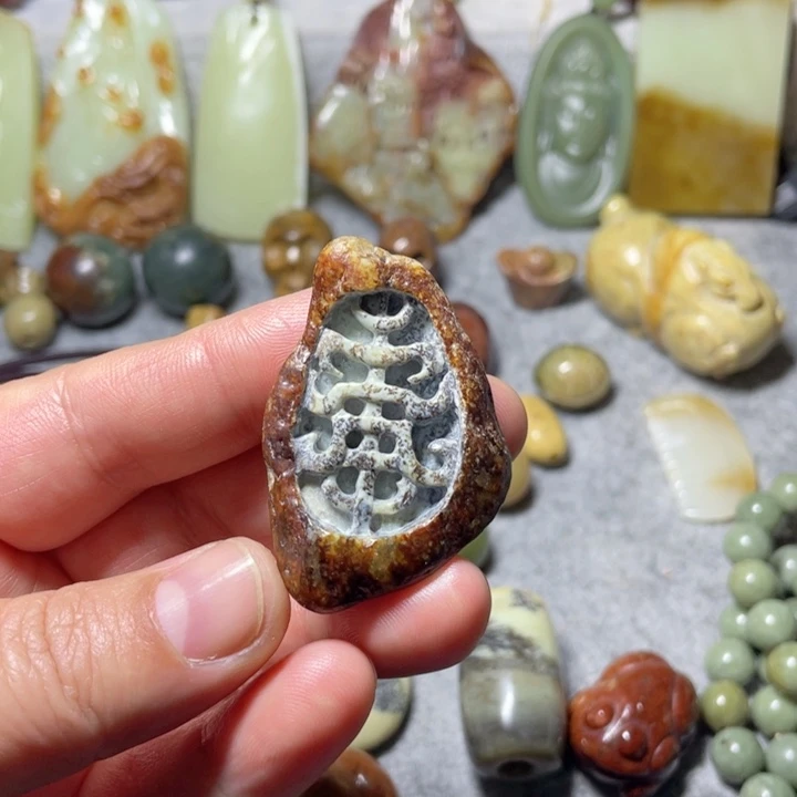 【闪购商品】未镶嵌岫岩河磨玉（透闪石质玉）把件