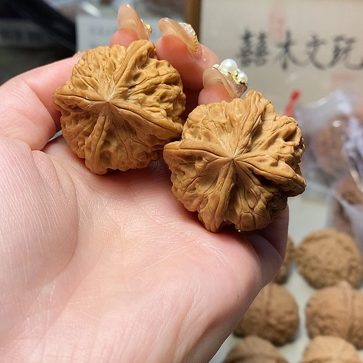 文玩核桃吊坠38四棱