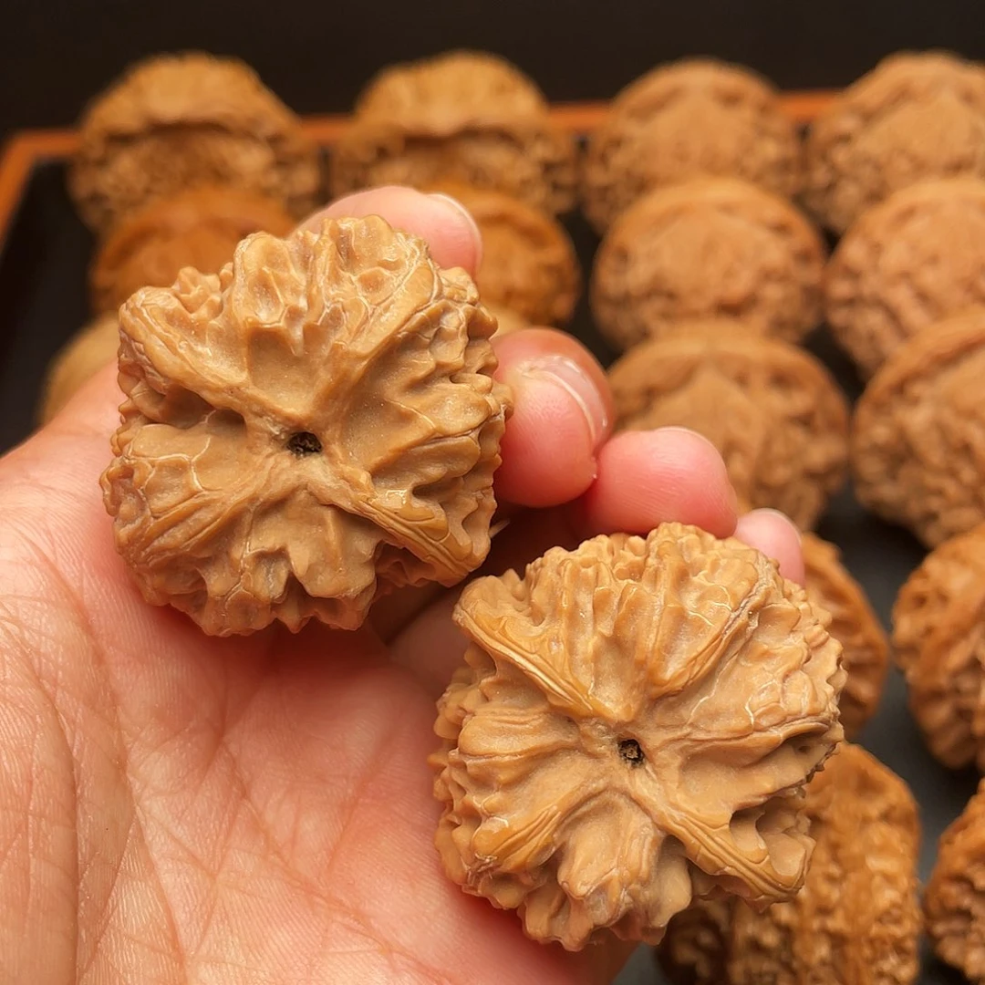 文玩核桃吊坠苹果园