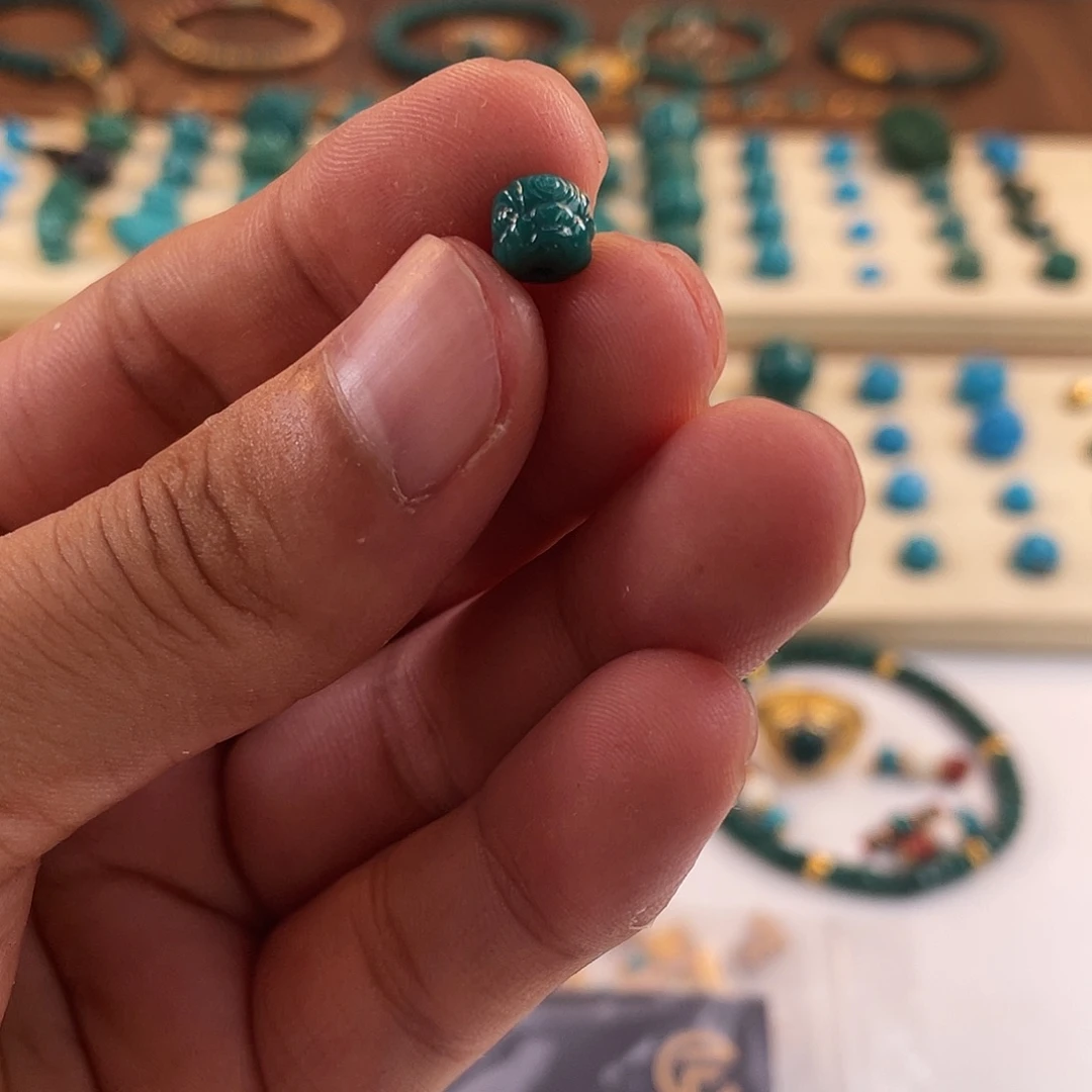 绿松石未镶嵌颈饰