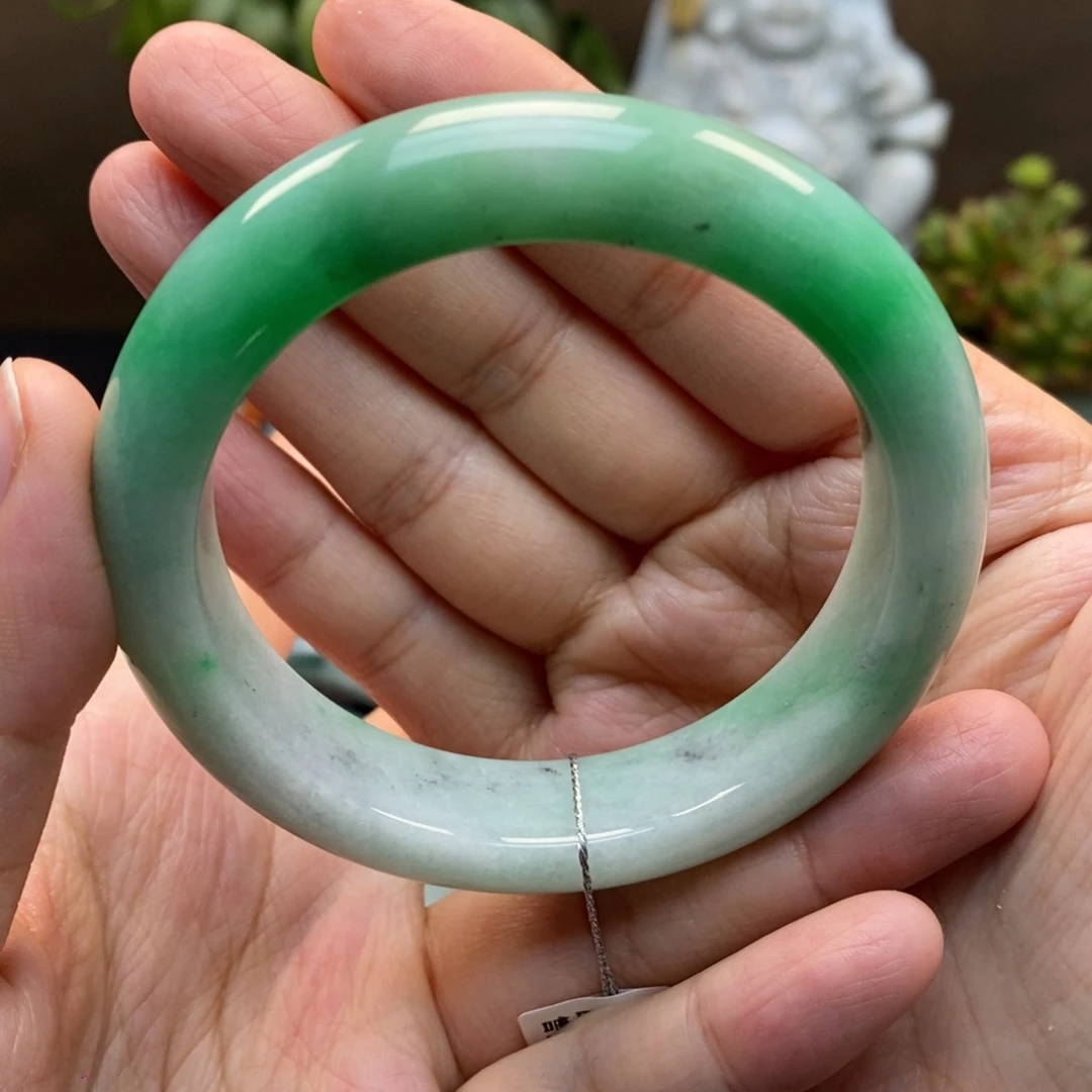 翡翠手镯未镶嵌天然