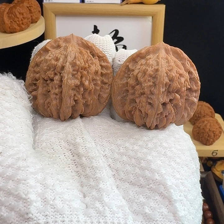 文玩核桃把件47全品四座楼红皮