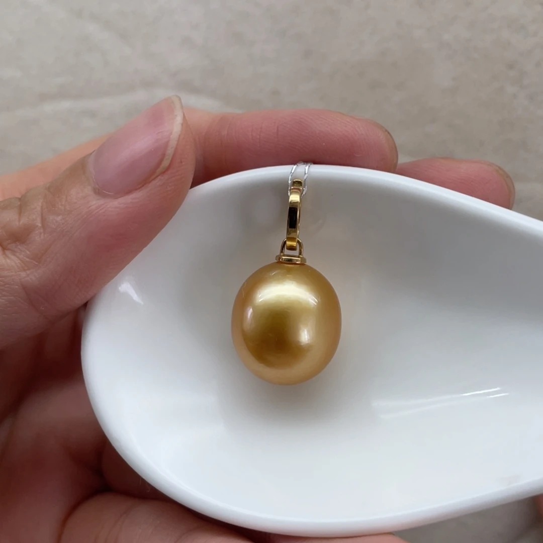 18K金镶嵌吊坠(不含链)海水珍珠13.7mm