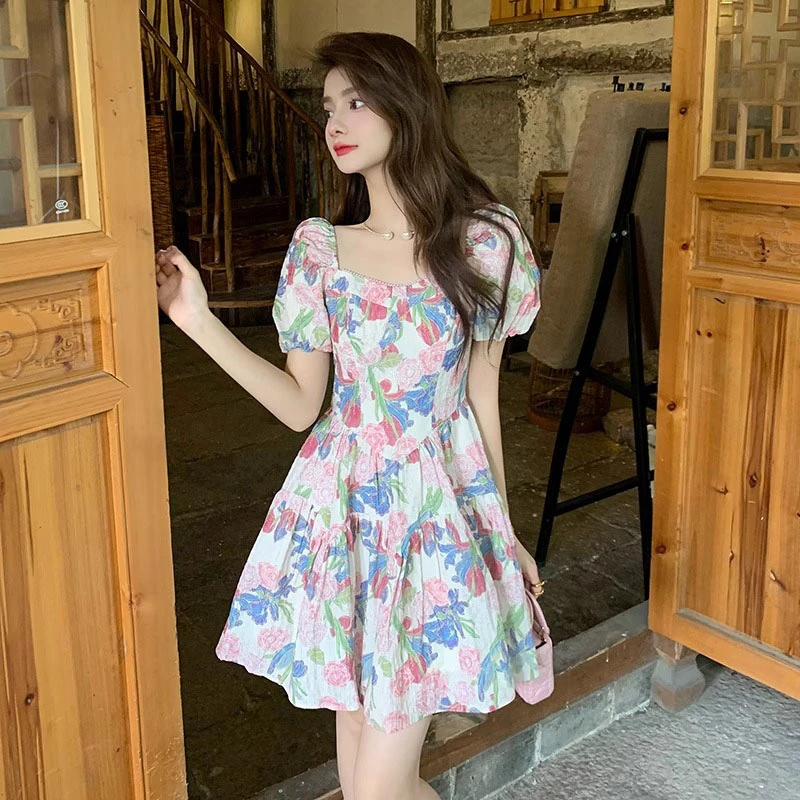 法式碎花连衣裙女2025夏季短款小个子气质显瘦泡泡袖海边度假裙子