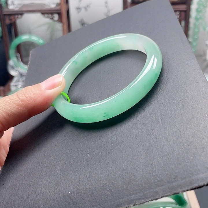 未镶嵌手镯石英质玉