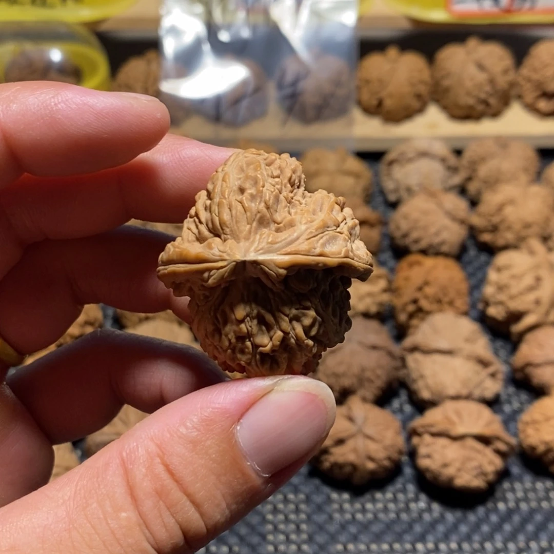 文玩核桃吊坠沃**河