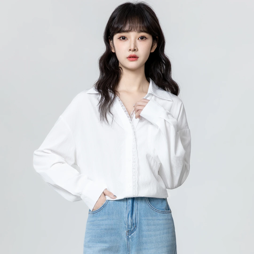 白色蕾丝拼接长袖衬衫女春2025春秋新款设计感宽松V领白衬衣上衣