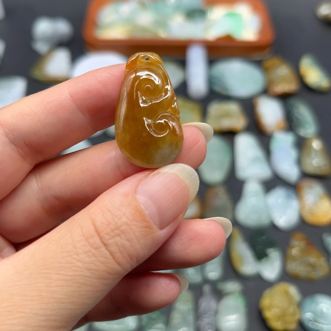 颈饰未镶嵌翡翠如意