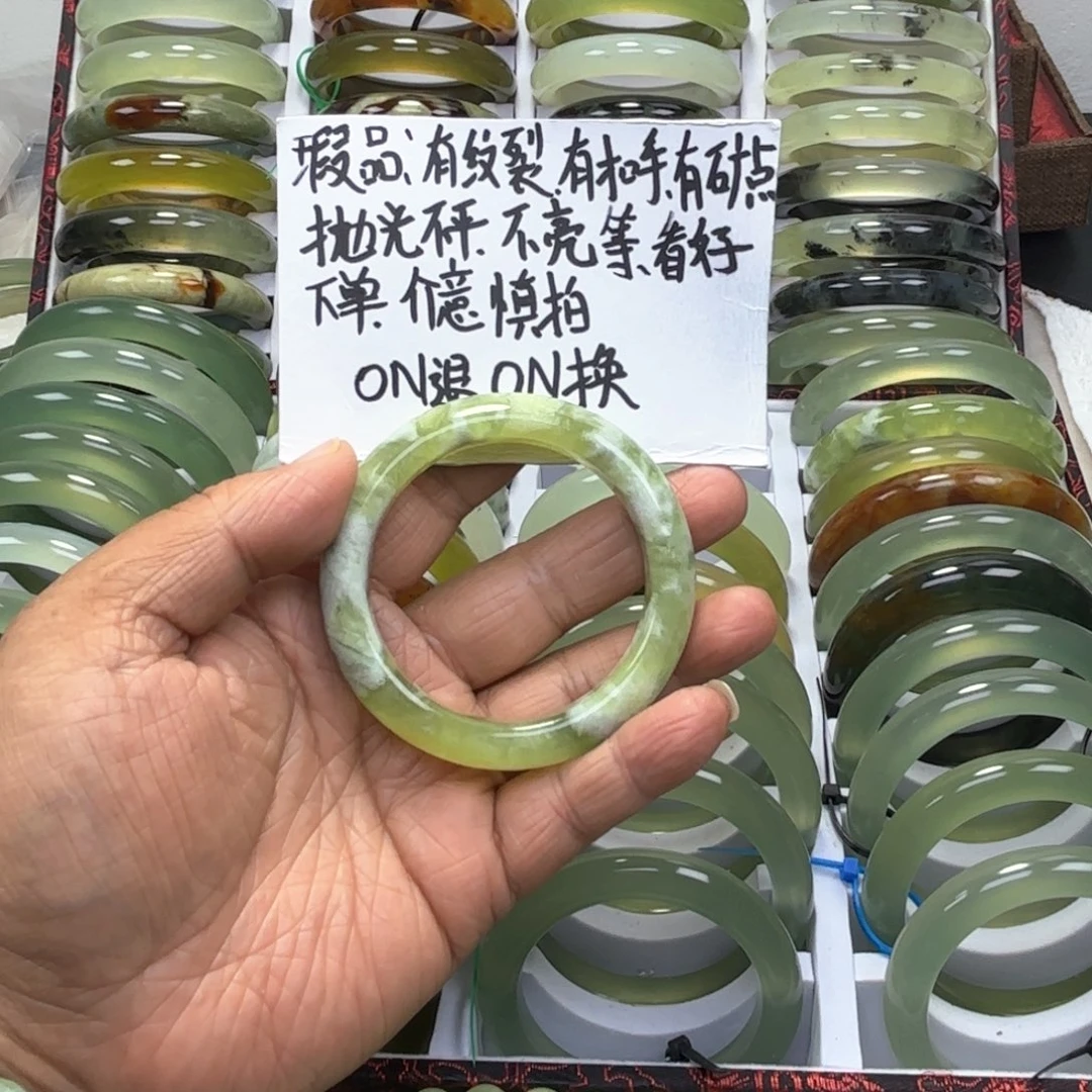 蛇纹石玉手镯未镶嵌凌**