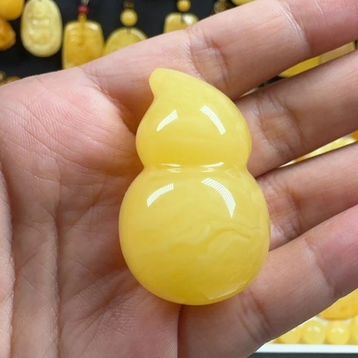 蜜蜡未镶嵌珠宝奇石