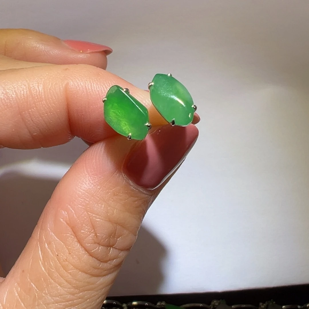 翡翠颈饰18K金镶嵌耳钉