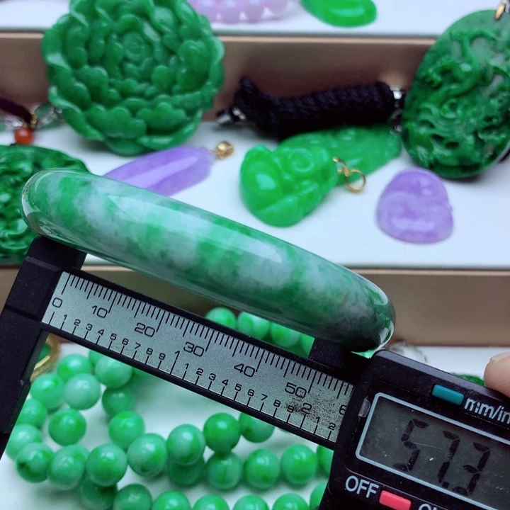 翡翠未镶嵌手镯…．．