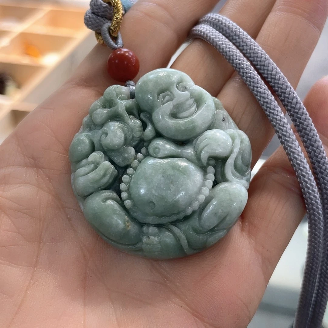 蛇纹石玉颈饰合金