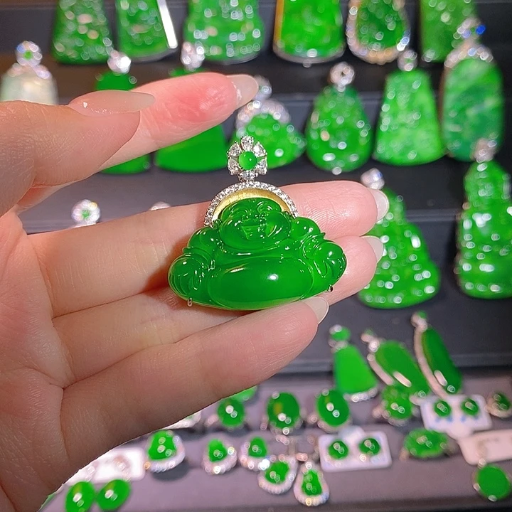 翡翠18K金镶嵌颈饰