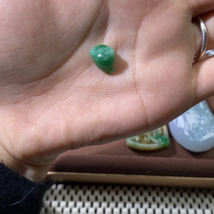 颈饰18K金镶嵌翡翠