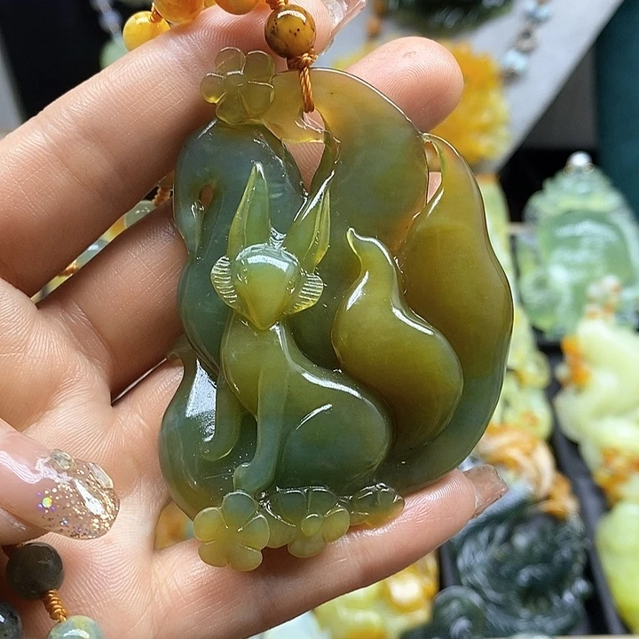 蛇纹石玉挂件未镶嵌