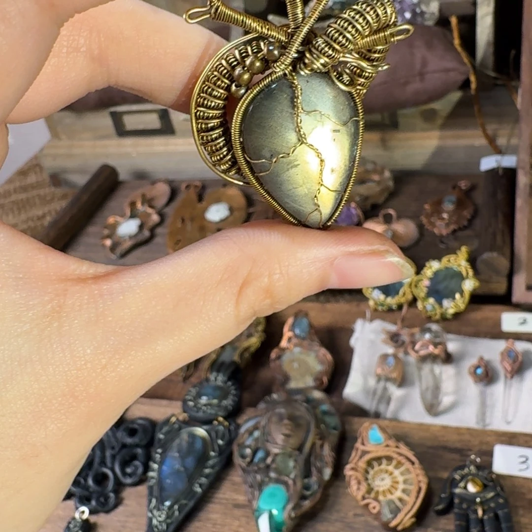 绕线心脏月光石复古吊坠