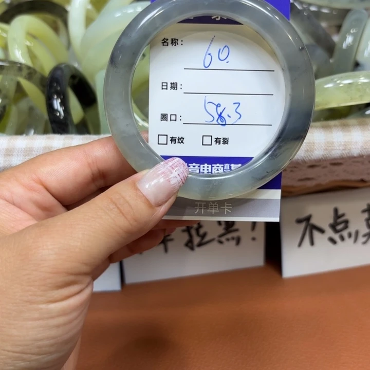 未镶嵌岫玉手镯天然