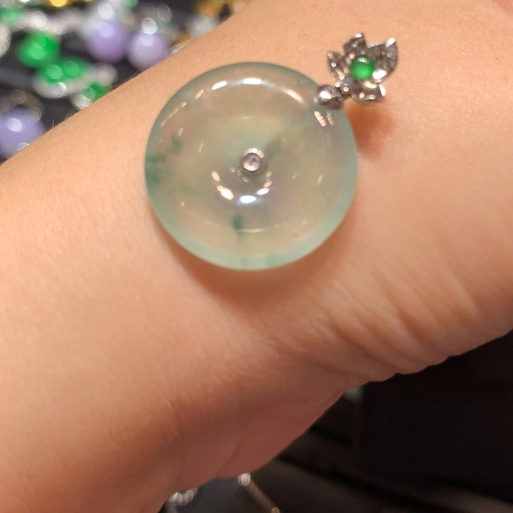 【闪购商品】颈饰18K金镶嵌翡翠翡翠